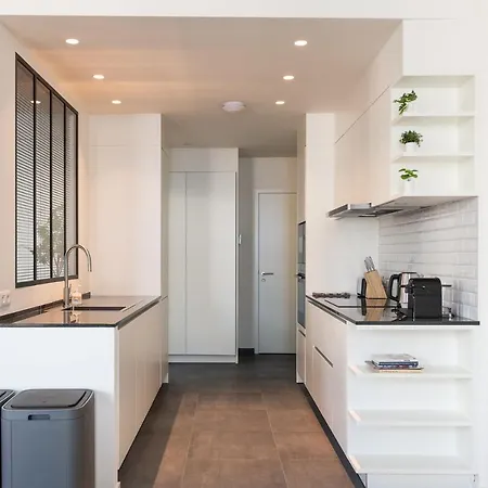 Spacious Modern Appartments In The Heart Of Apartment *
